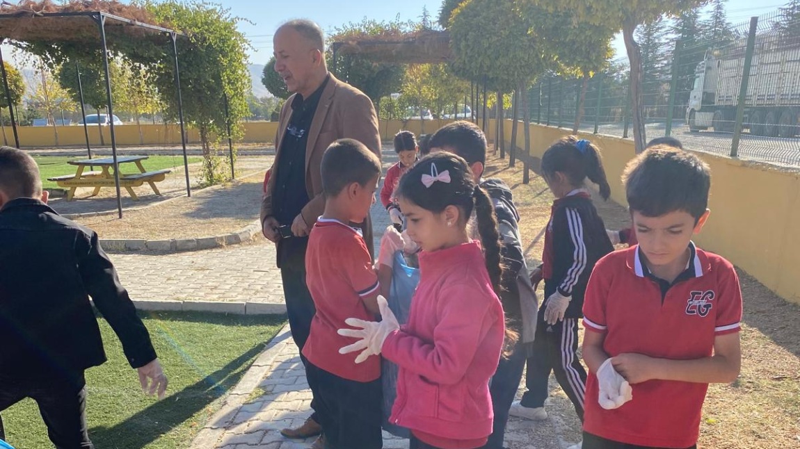 ÇEDEŞ PROJESİ KAPSAMINDA ÇEVRE TEMİZLİĞİ YAPILDI